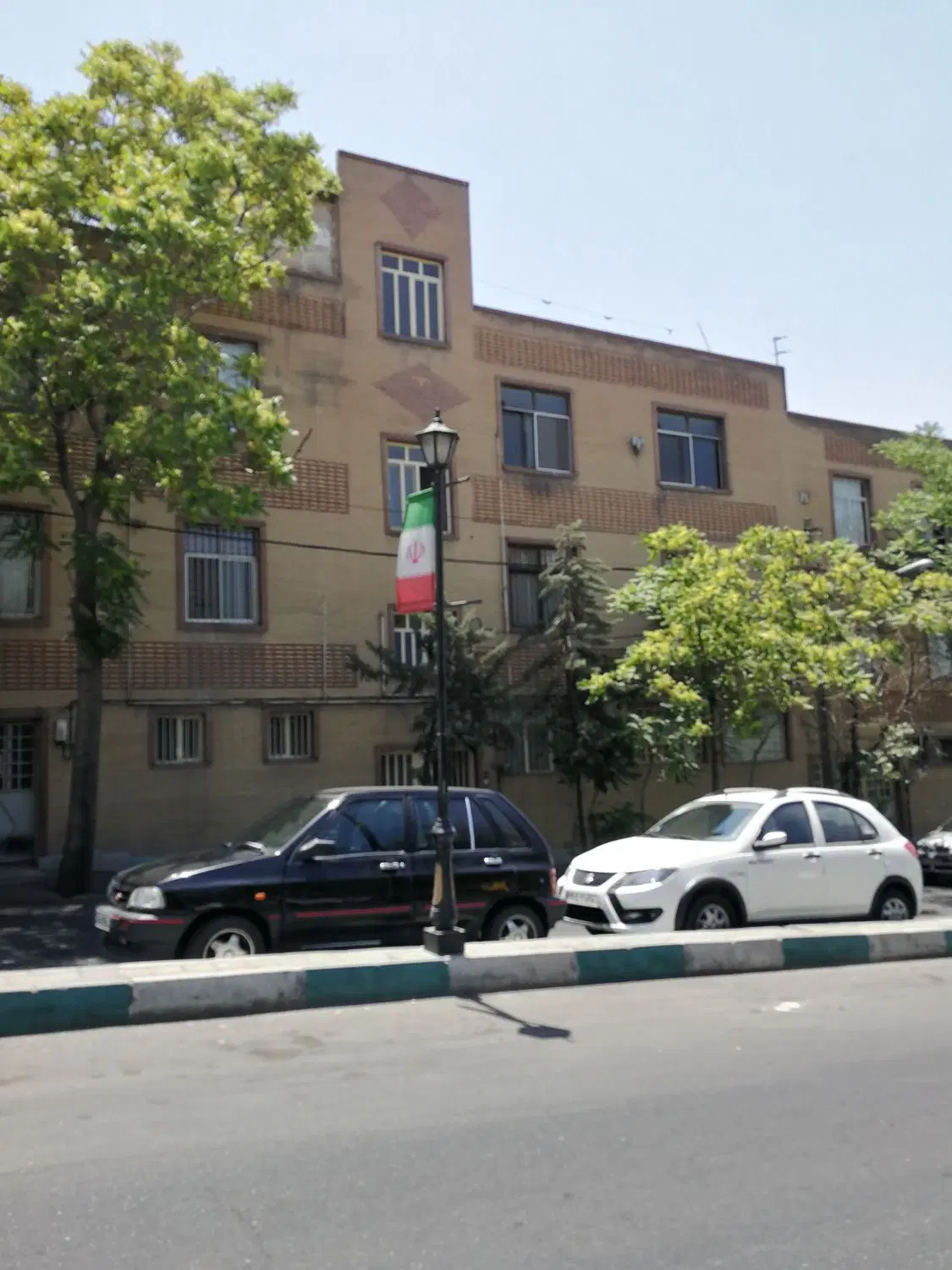 اپارتمان ۹۵ متر دو خواب بر خیابان اصلی شمیران‌نو