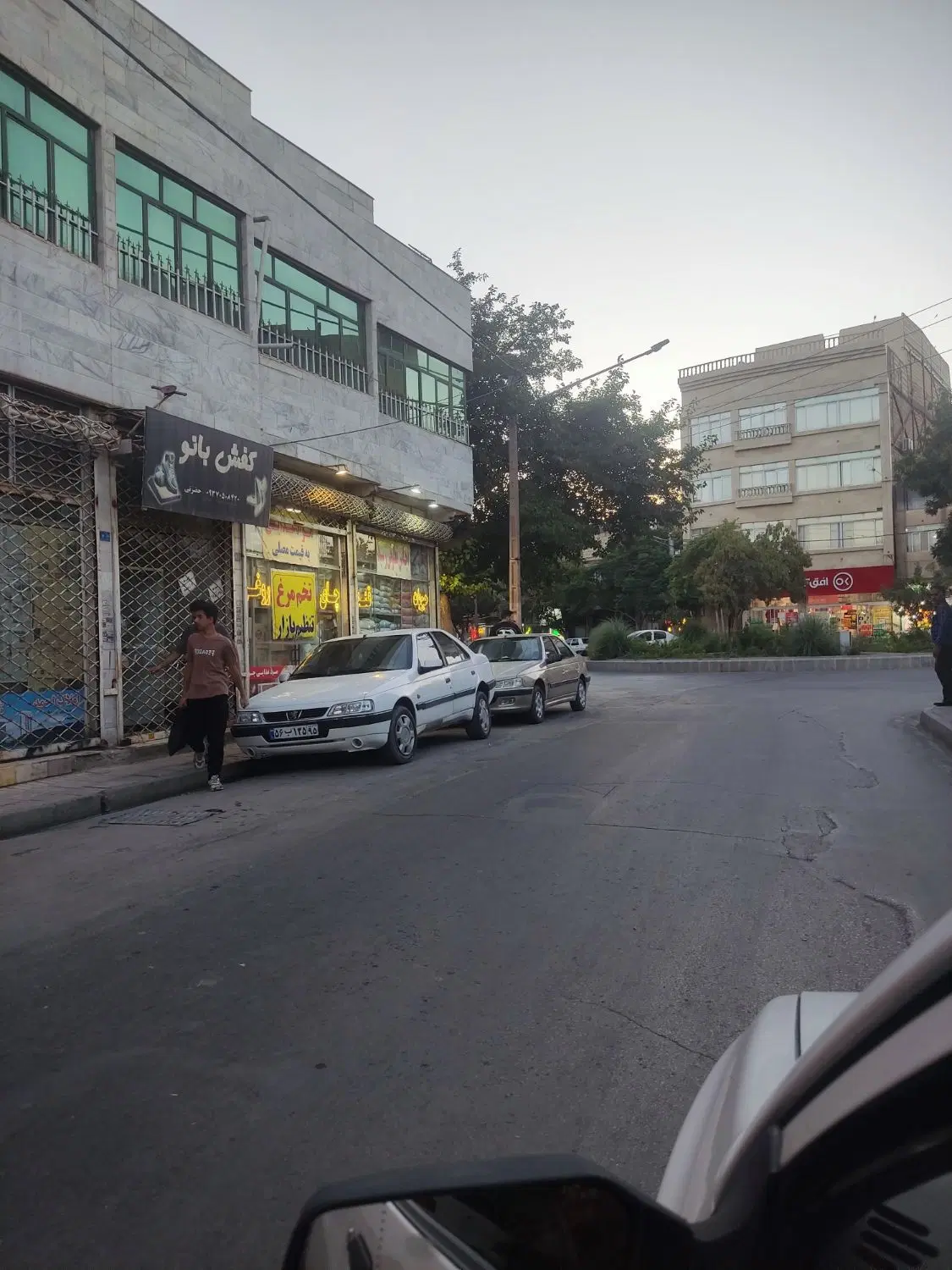مغازه نزدیک فلکه چهارده معصوم