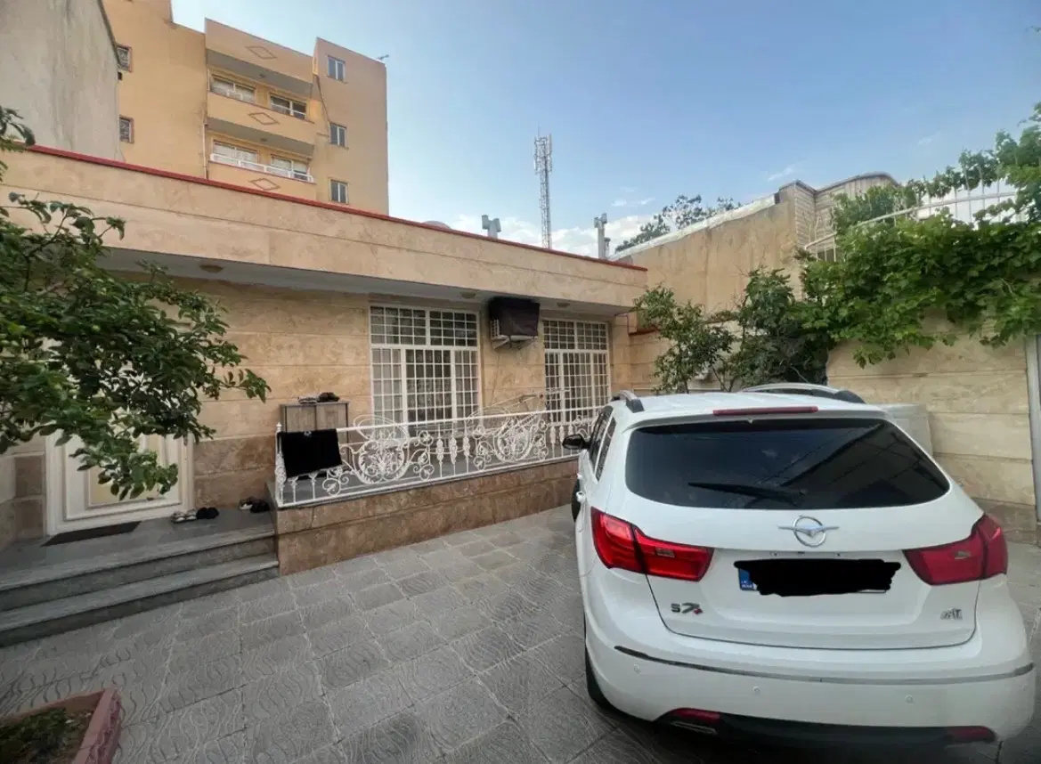 حیاط ویلایی شمالی فجر گلباران لوکس