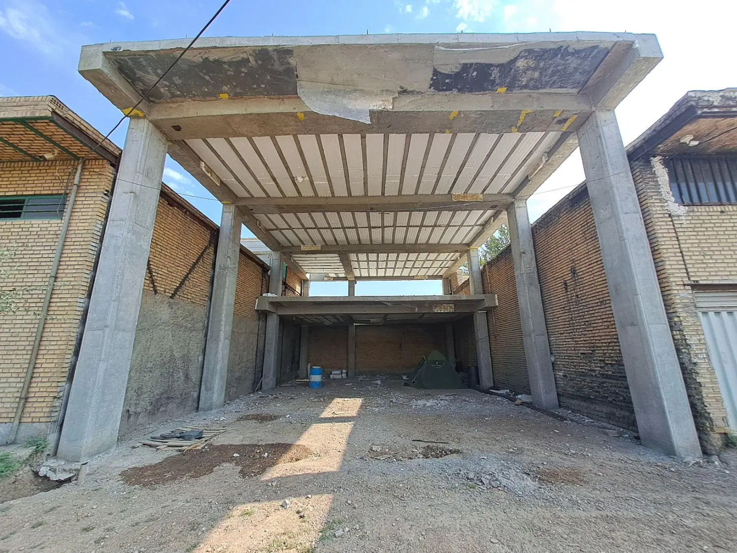 ۲۲۰ متر تجاری کارگاهی