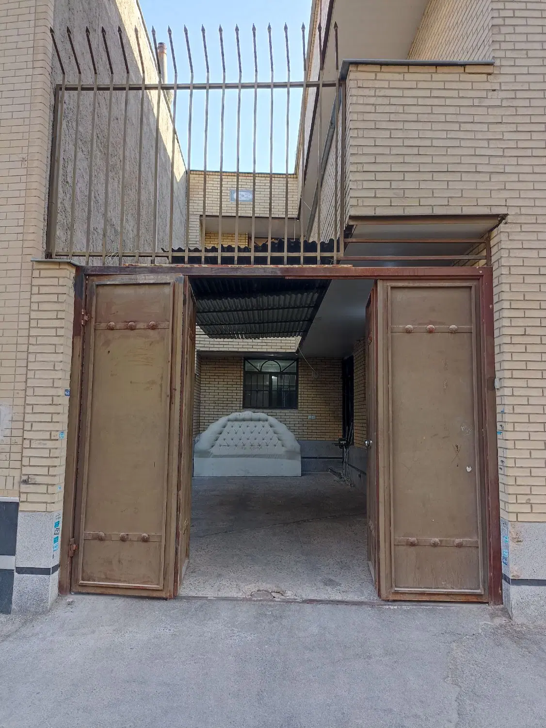 120متر2خواب همکف پارکینگ دار میدان برق