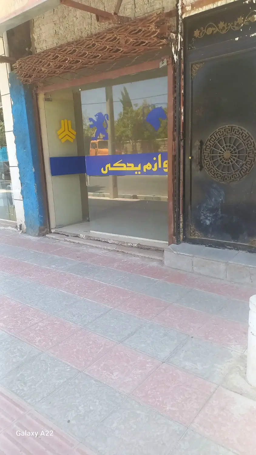 مغازه شیک و آماده کار با موقیعت خوب برای اجاره