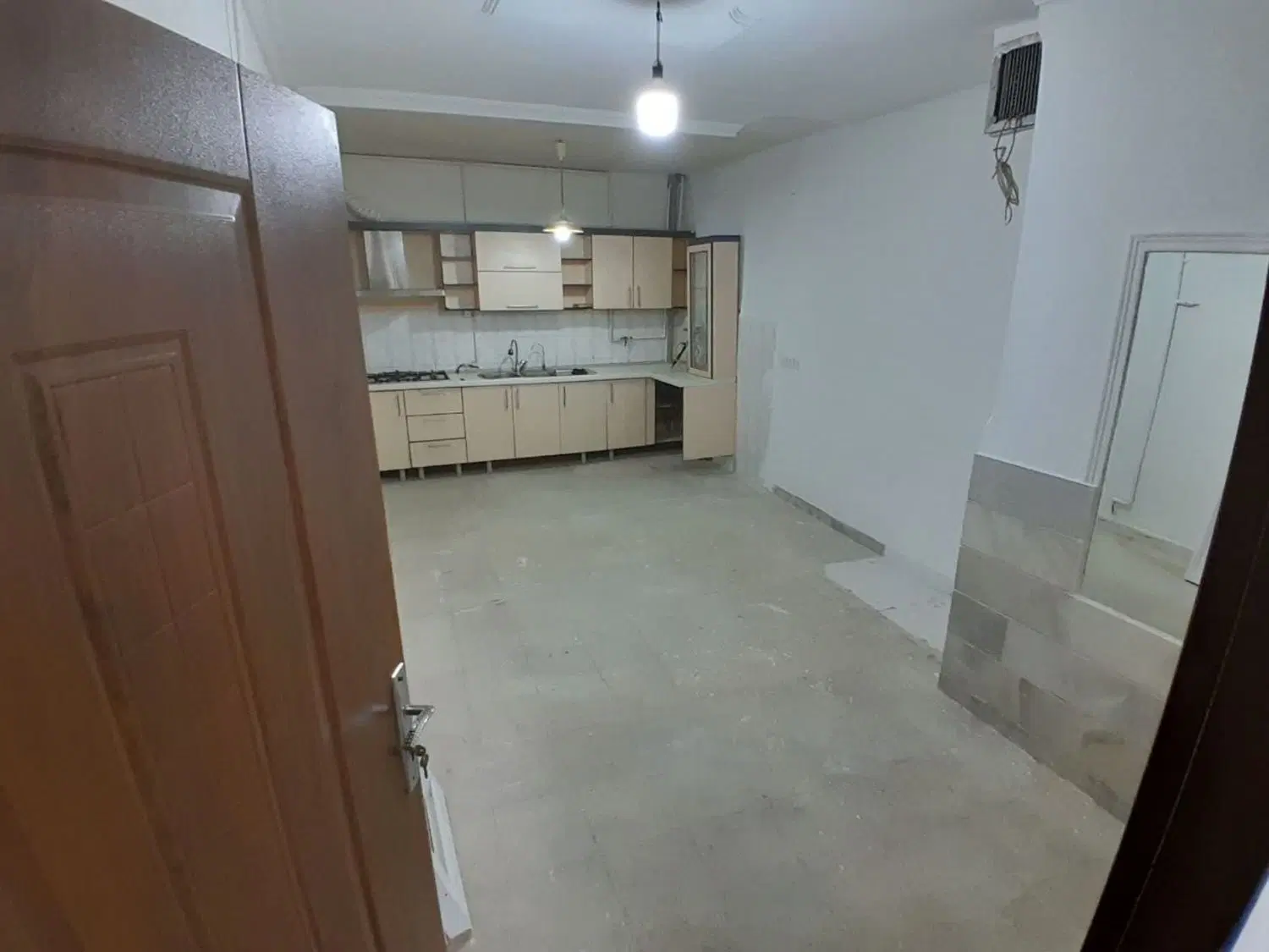 سوئیت۳۰متری همکف بازسازی شده کف سرامیک