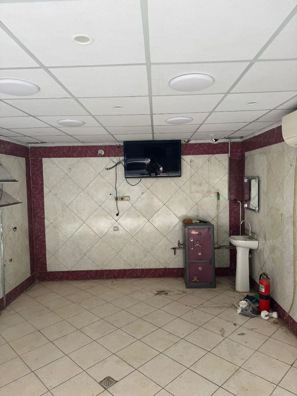 مغازه ۲۵ متری در ۴۵ متری گلشهر
