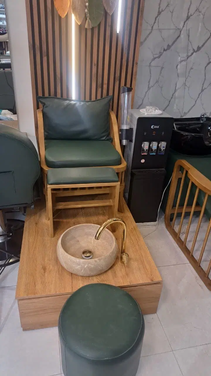 اجاره میز ناخن و اجاره صندلی رنگ و کوتاهی اصلاح