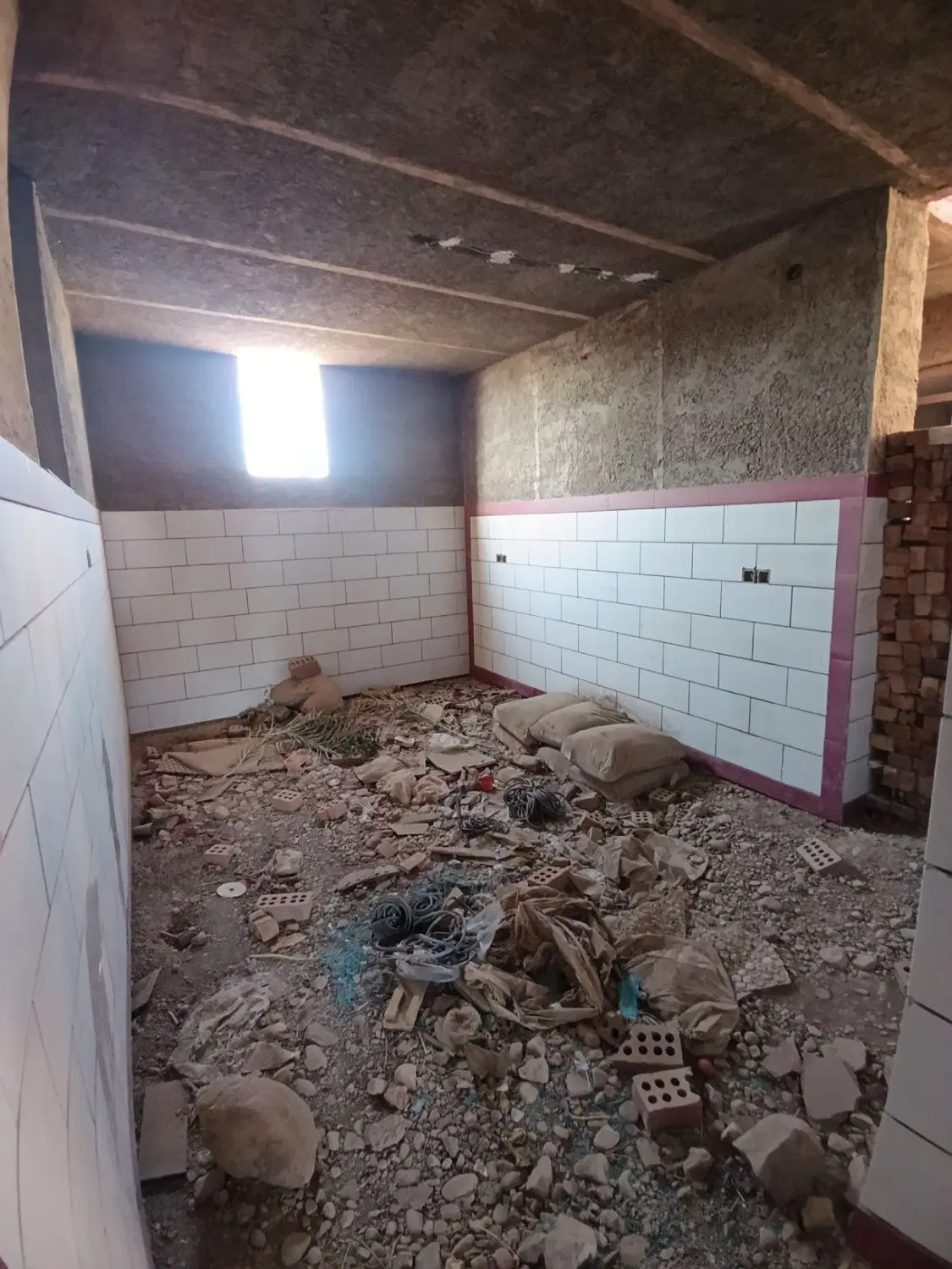 چهارده قصب خانه نیمه کاره چترود