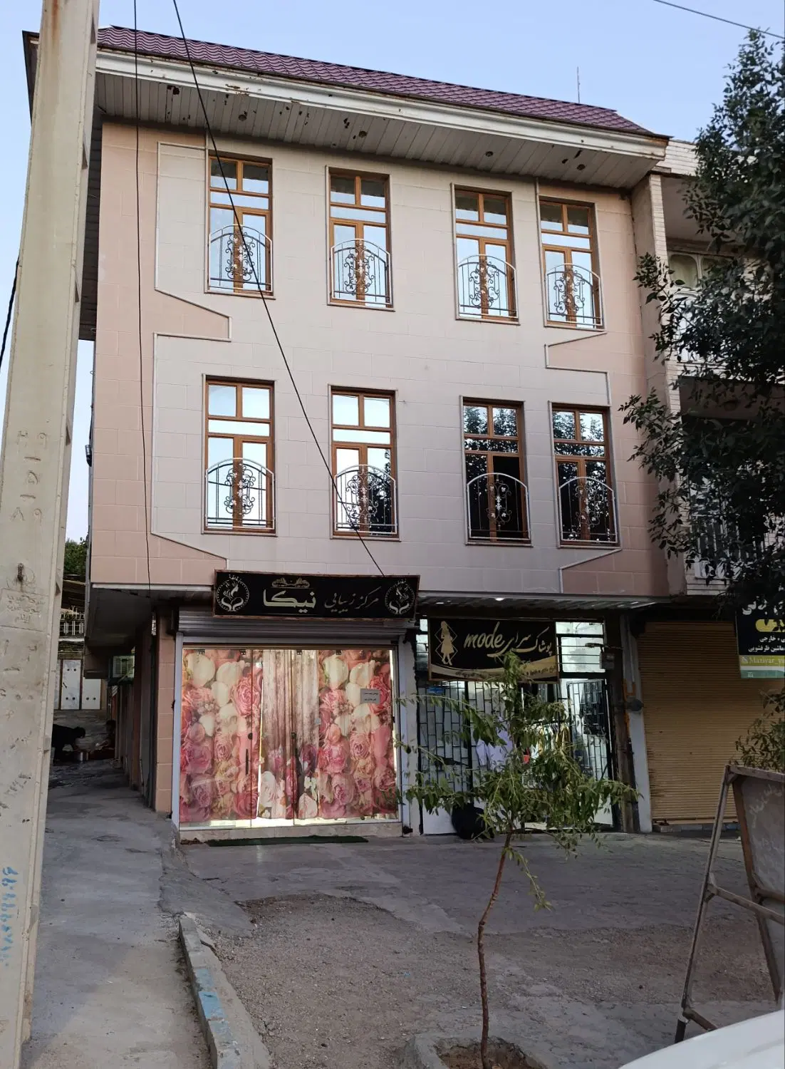 ملک تجاری مسکونی کرند غرب
