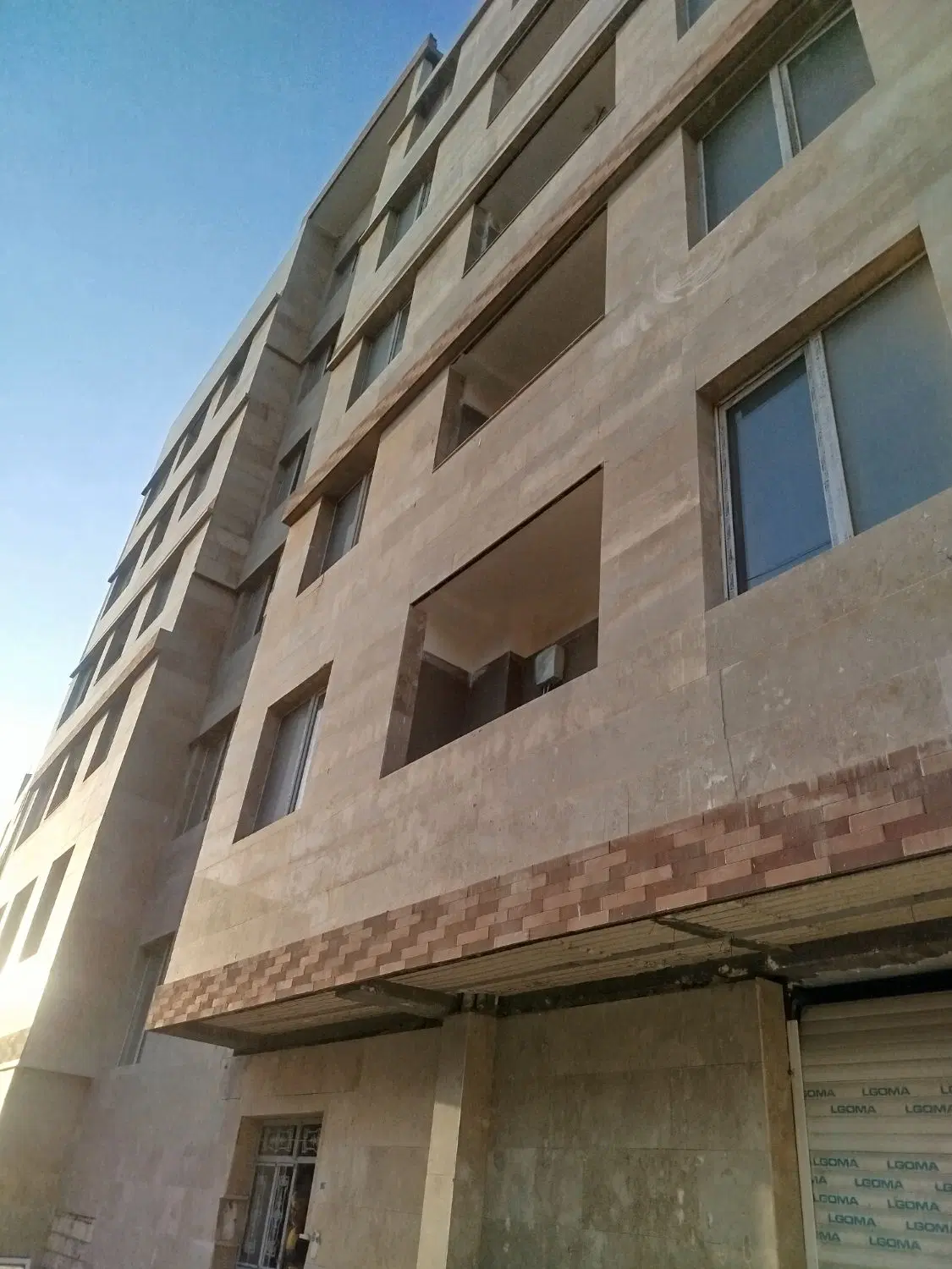 آپارتمان نوسازامینی فرد