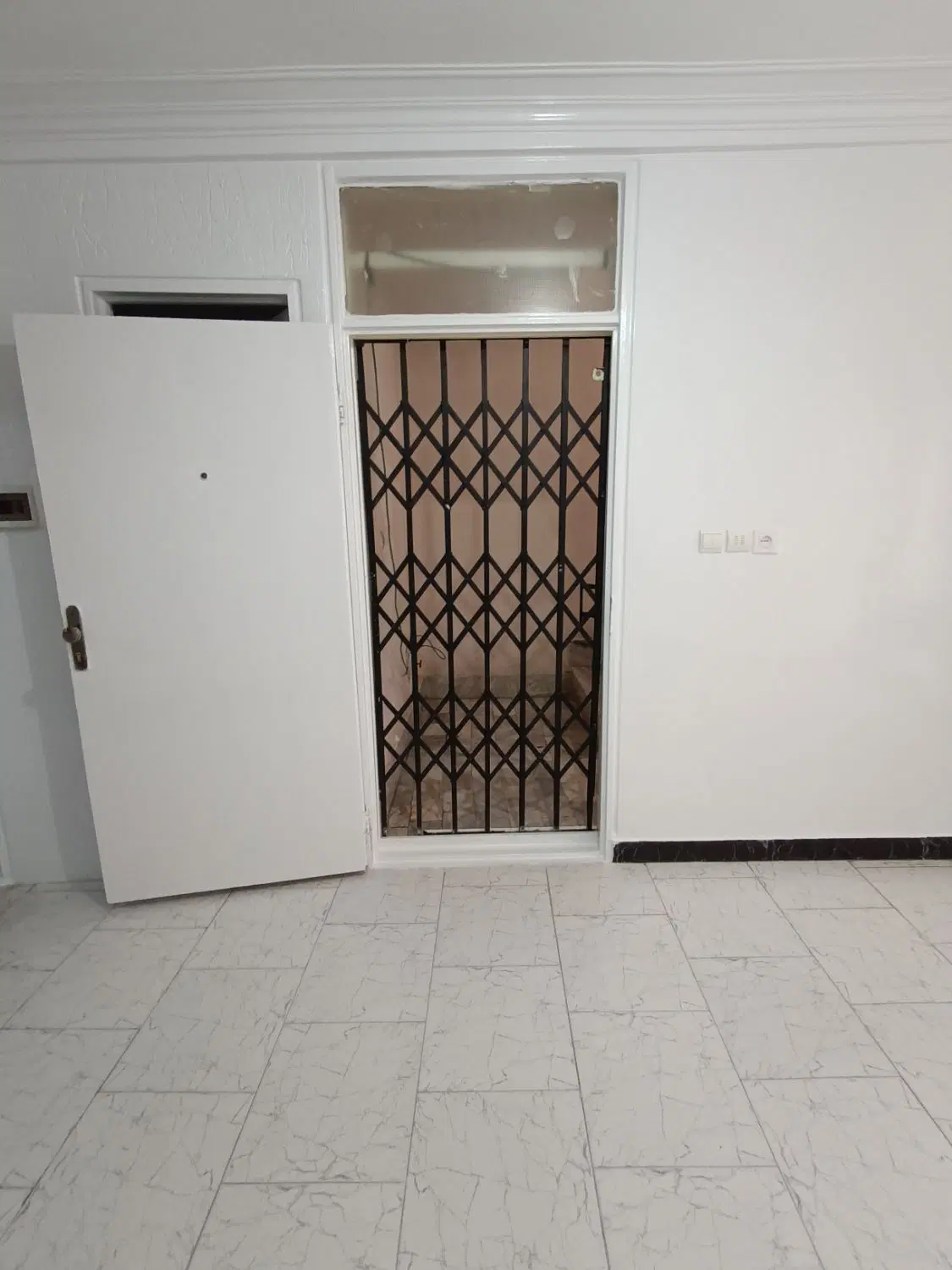 واحد پنجاه متری واقع درکرج نو
