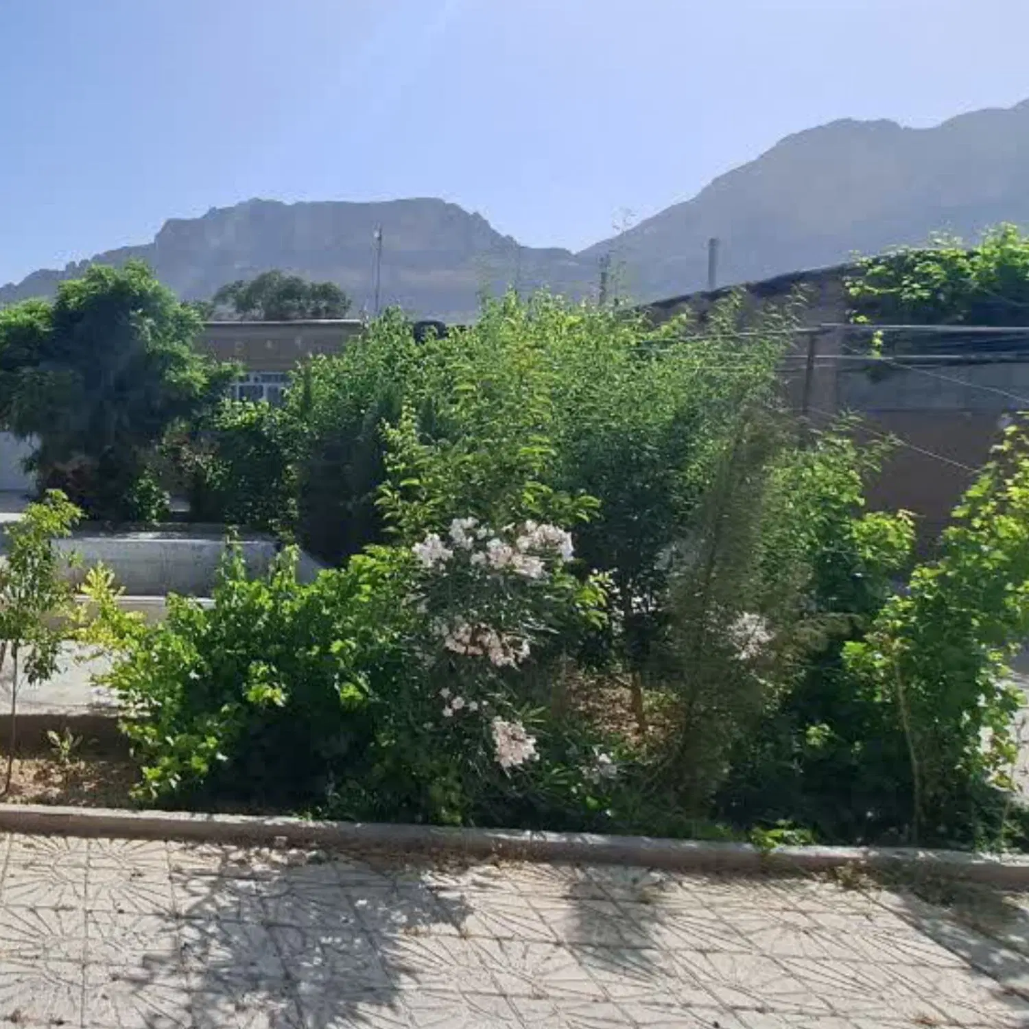 خونه باغ در روستا حومه شهر