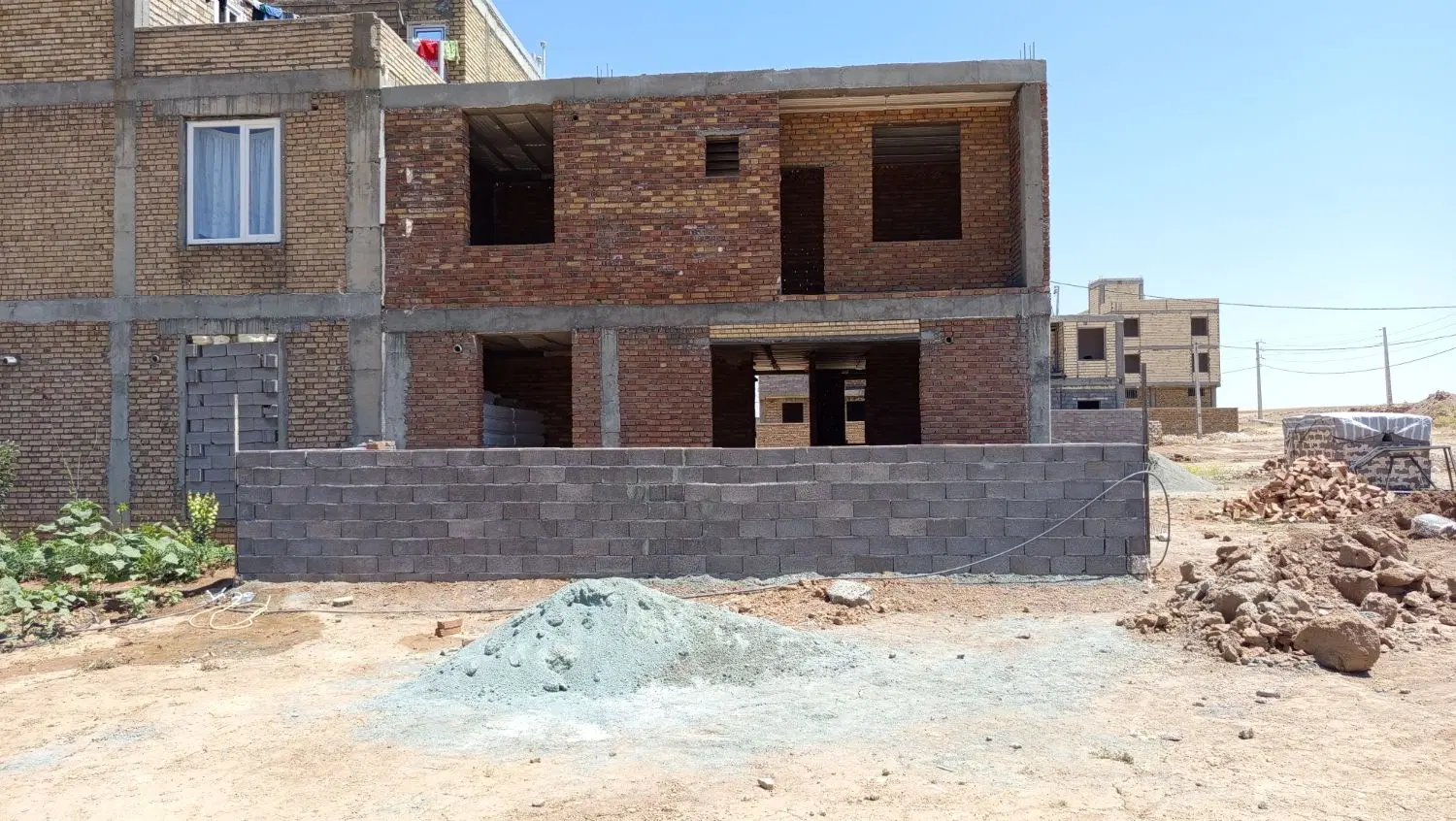خانه نیمه کاره