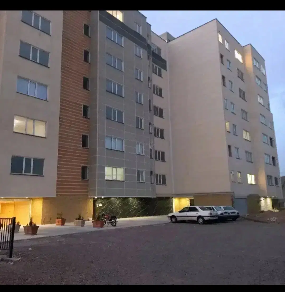 آپارتمان نوساز شهرک غرب .