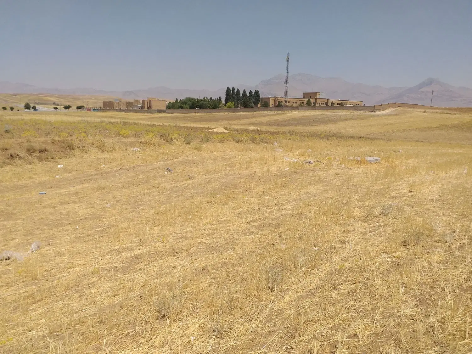یک قطعه زمین ۲۰۰متری
