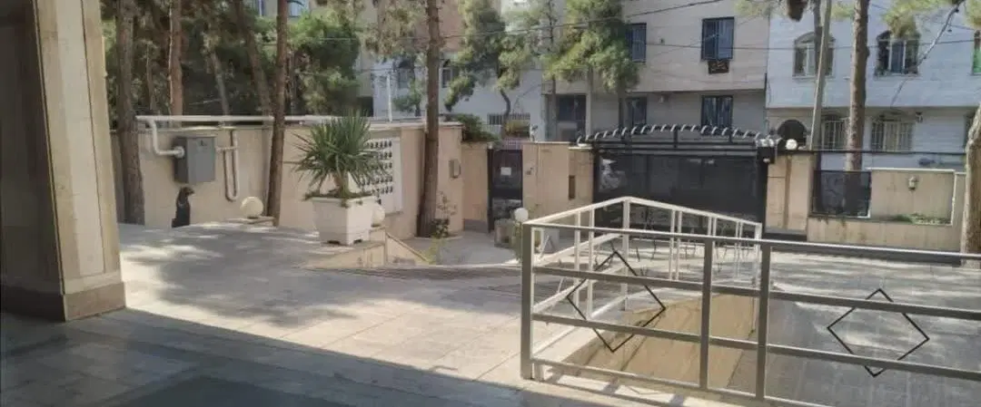 ۸۰ متر دو خ تراورتن پارکینگ و آسانسور و بالکن