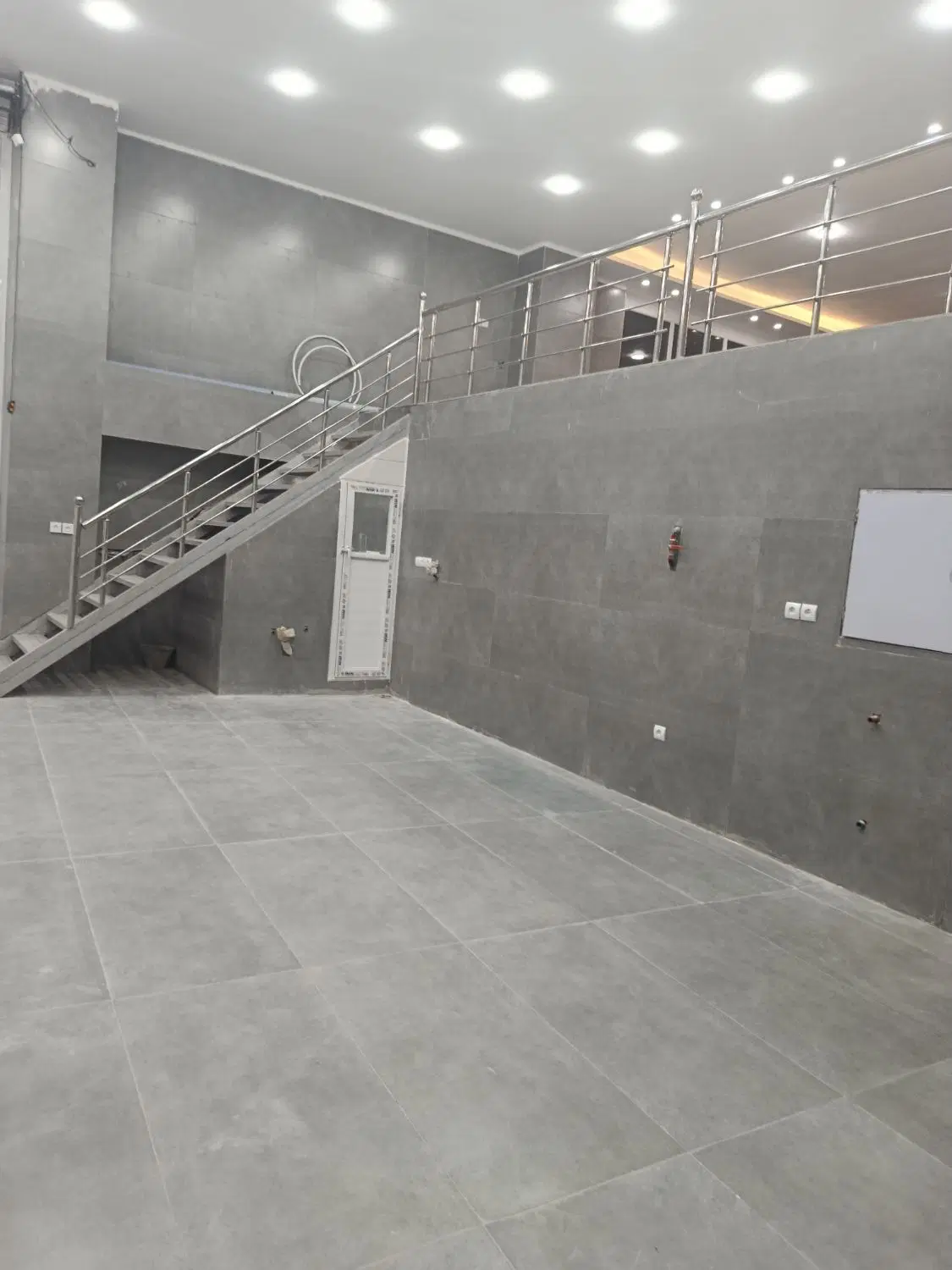 فروش تجاری ۱۶۰ متری بلوار فارابی