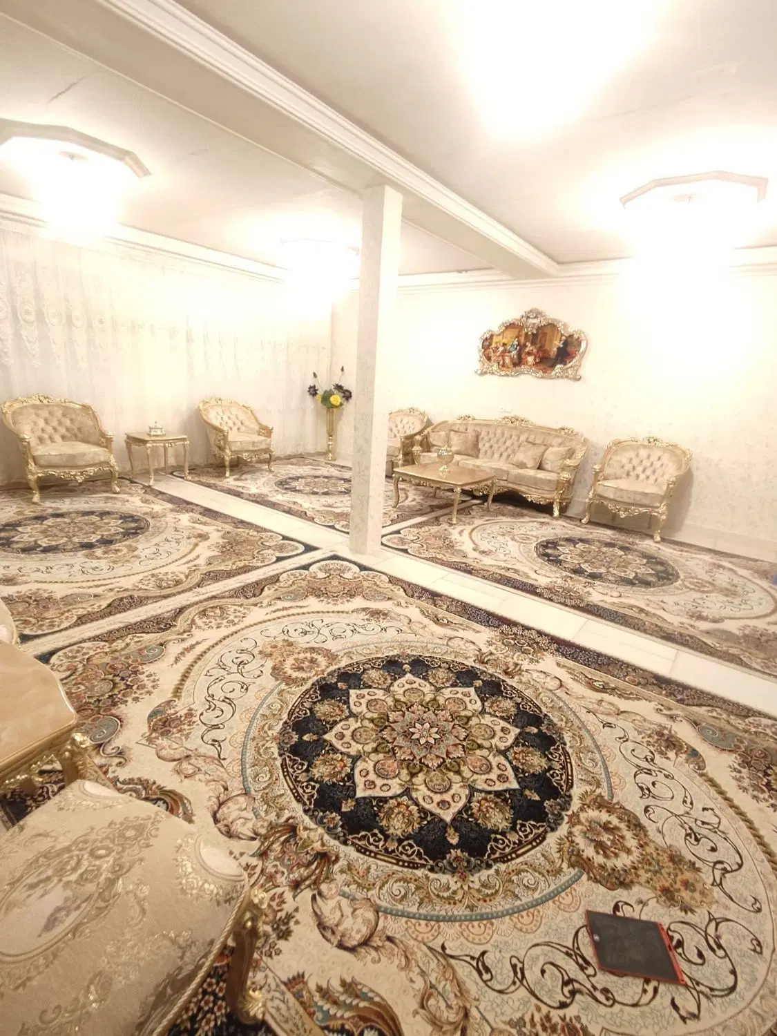 فروش ساختمان سه طبقه در باغمعروف با مغازه 130متری