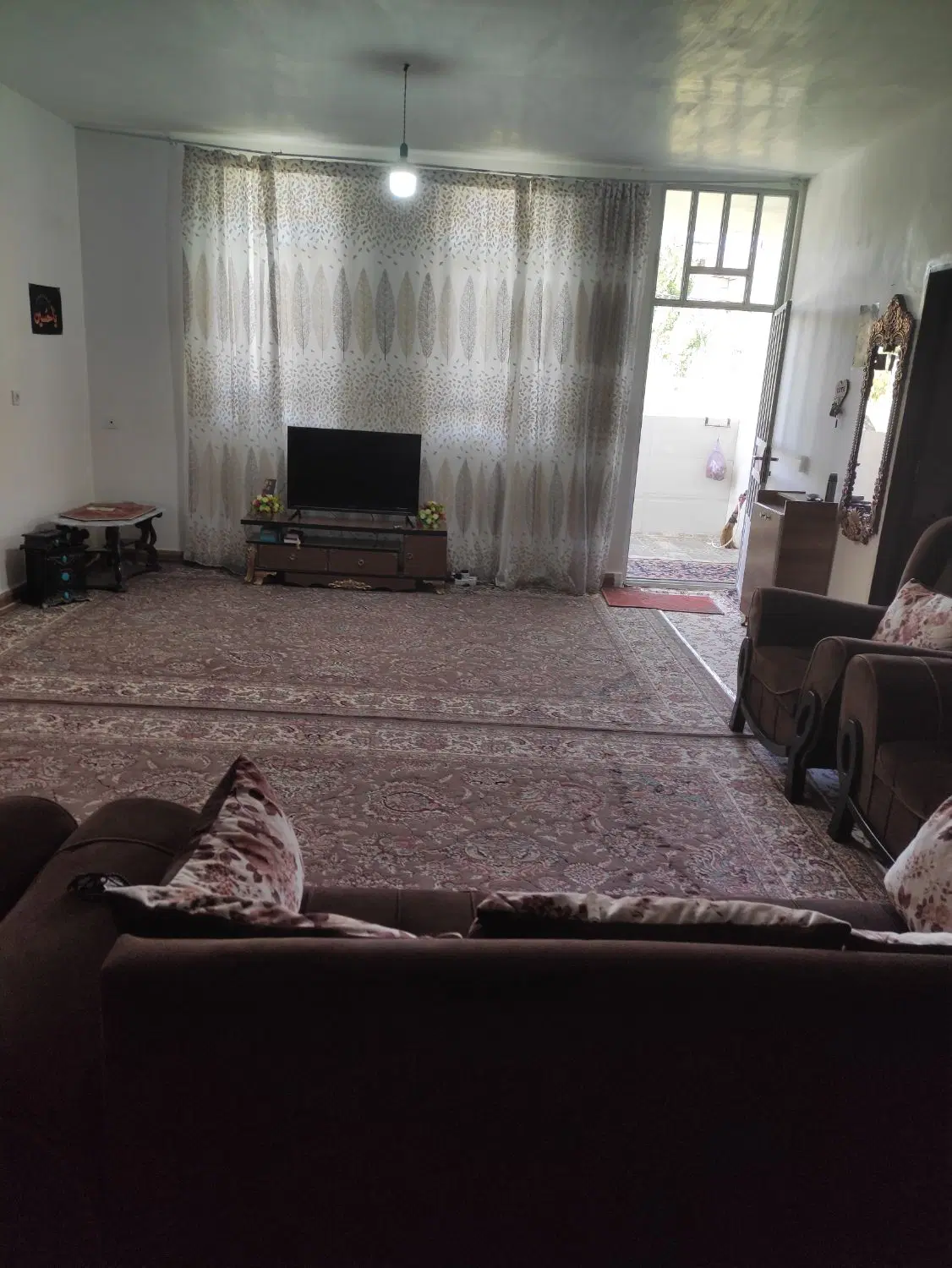یک واحد مسکونی برای اجاره