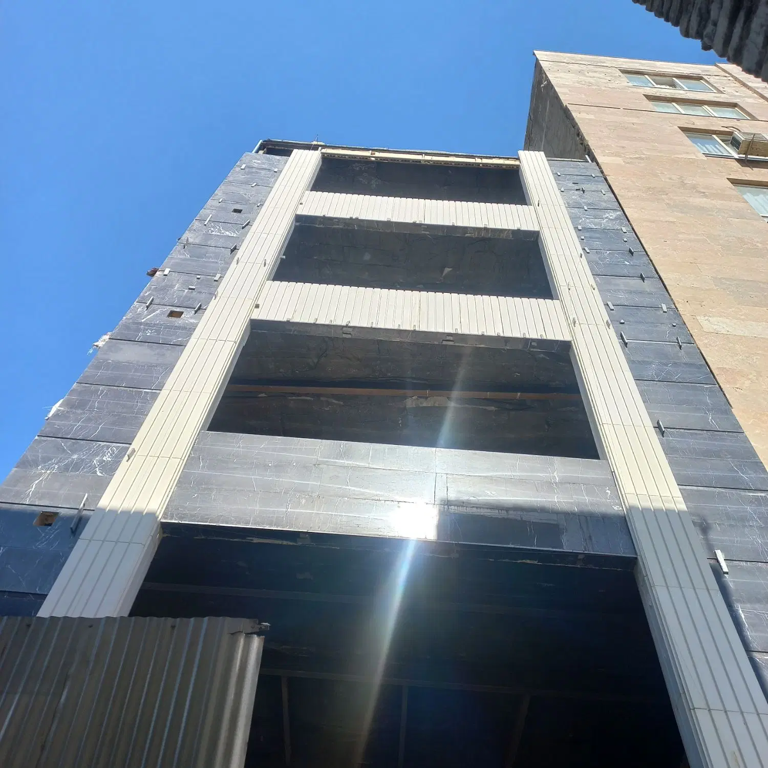 واحد ۱۰۸ متری تکواحدی
