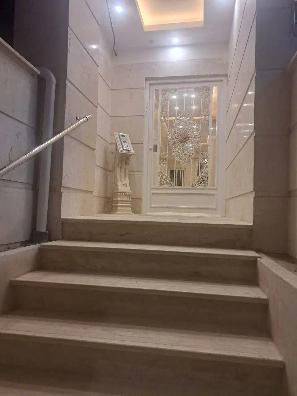 واحد صد متری باغ زمانی