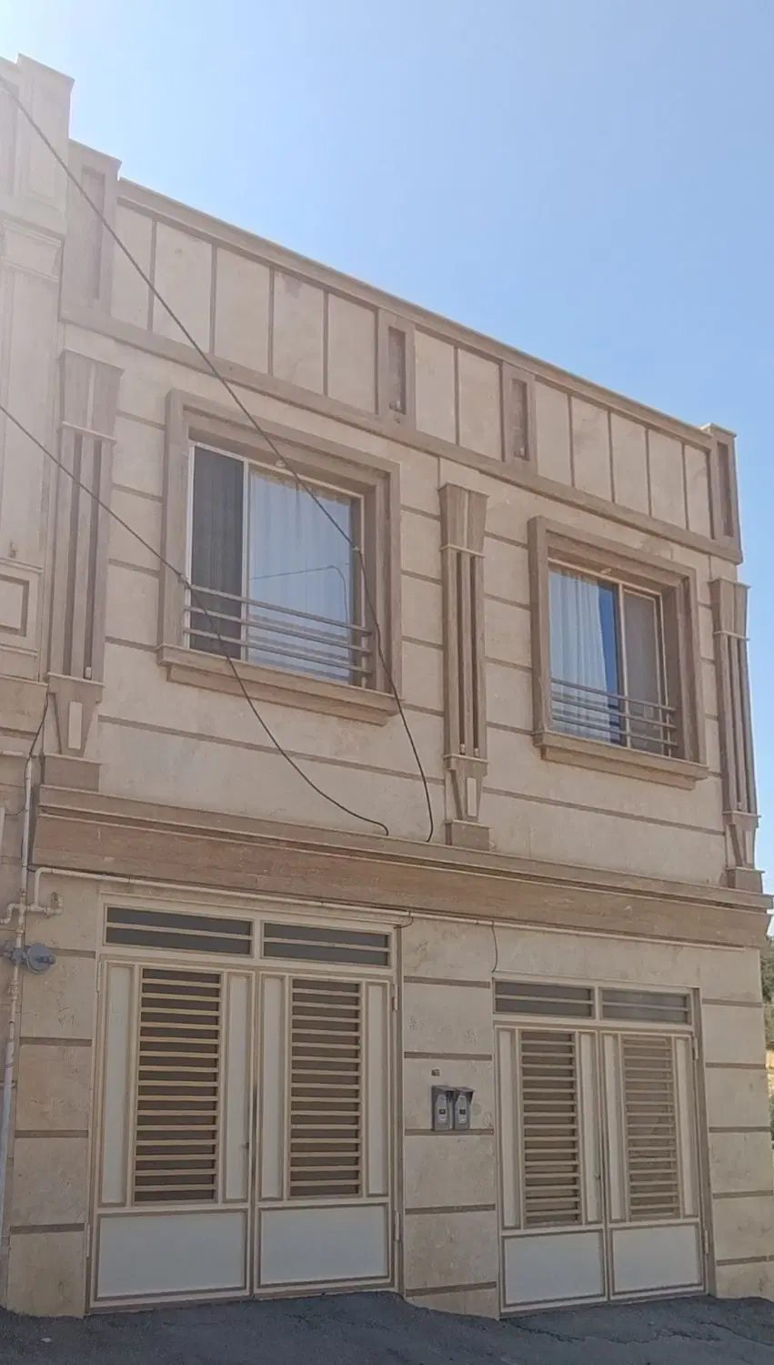 فروش طبقه پایین در نیاوران