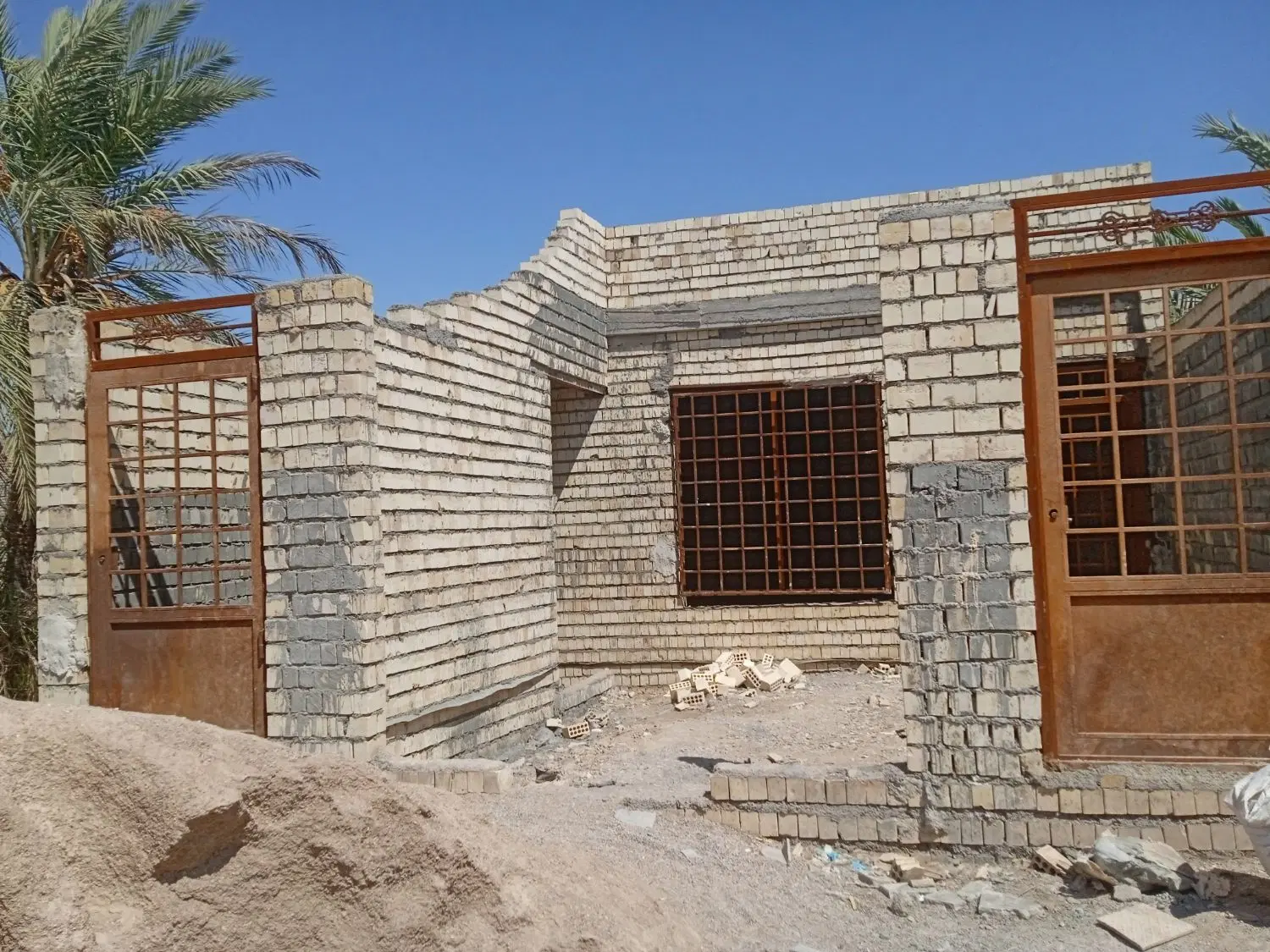 ملک نیمه کاره