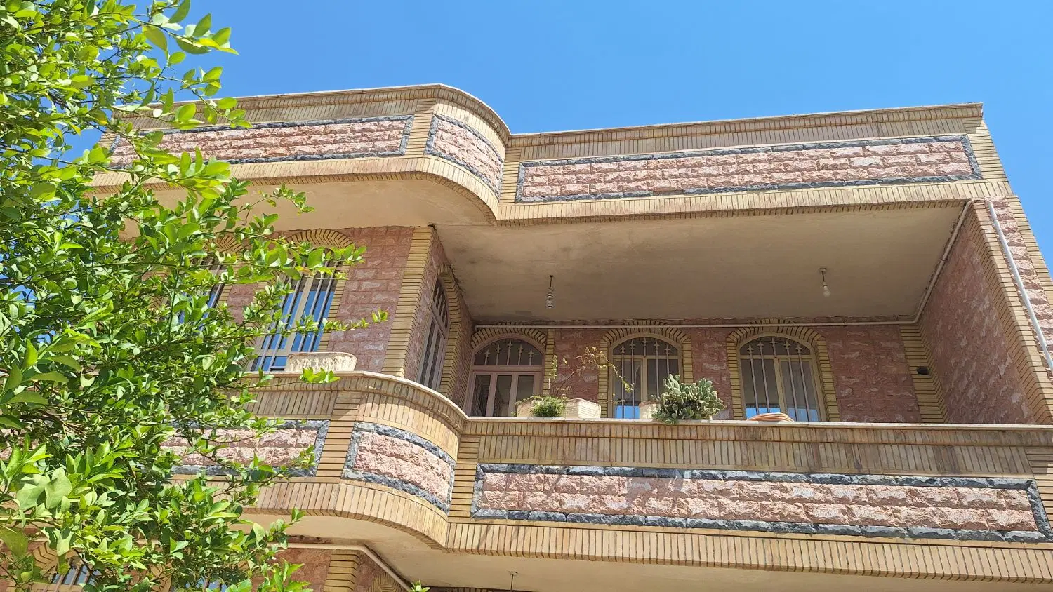 یک باب حیاط اجاره