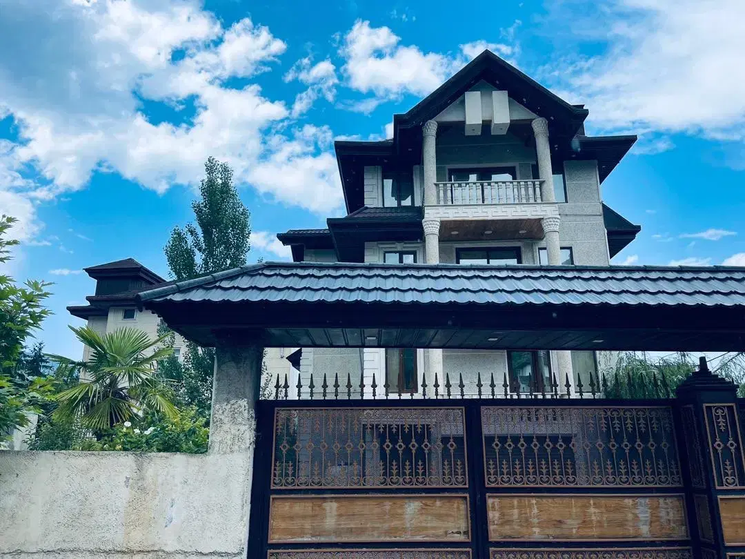 اجاره شبانه ویلای ۴ خوابه دربستی