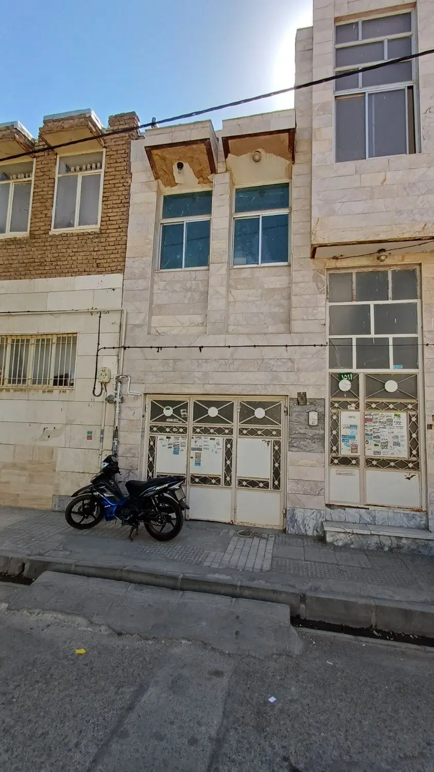 منزل ویلایی سند دار 2 طبقه جنوبی خ عبادی