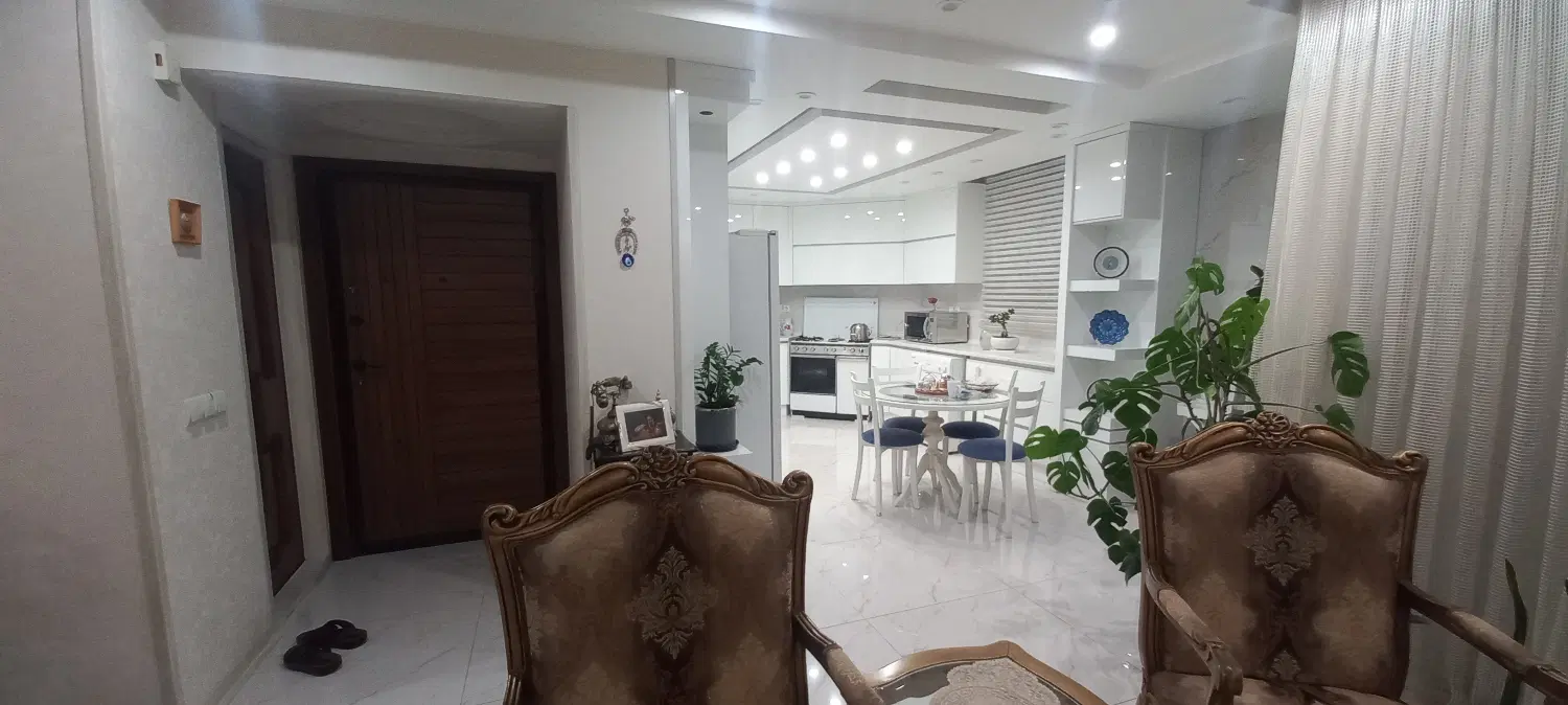فروش اپارتمان بزرگمهر .طبقه ی دوم
