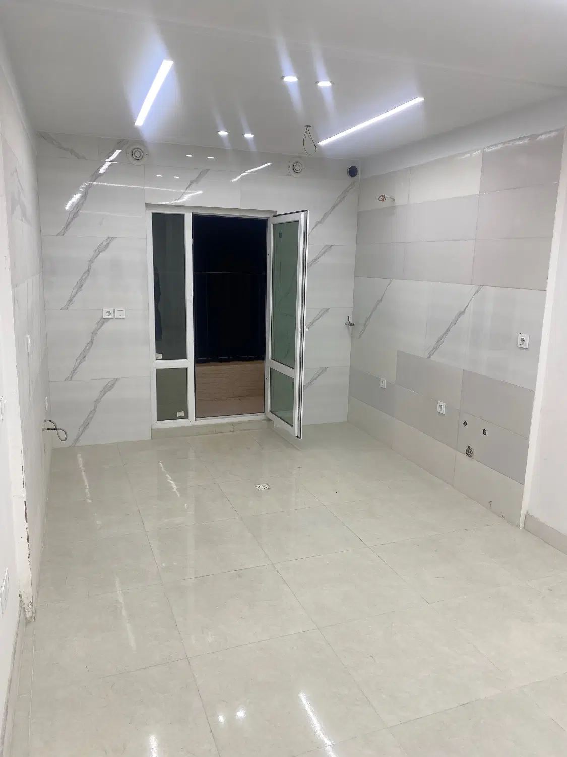 اپارتمان ۸۳متری تک واحدی