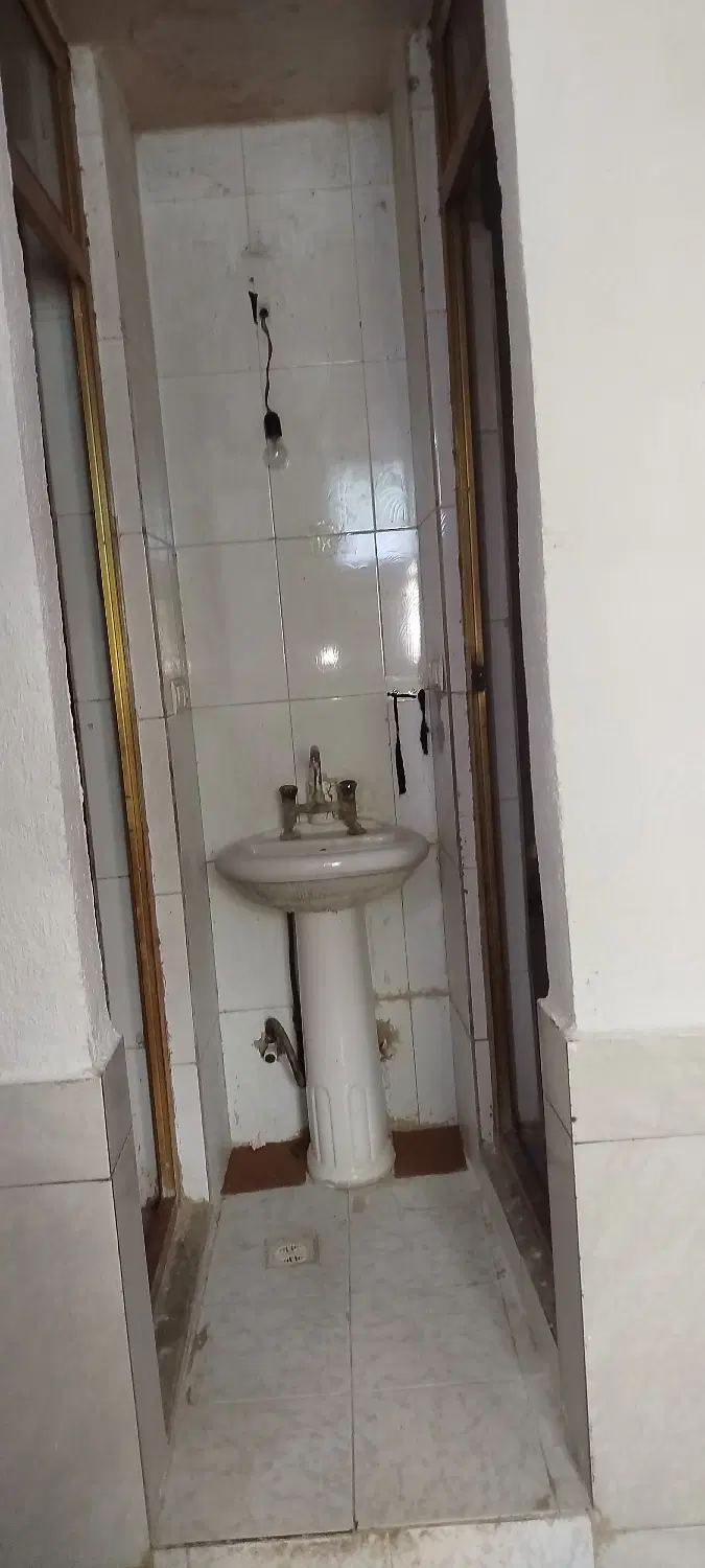 خونه همکف بدونه حیاط و پارکت
