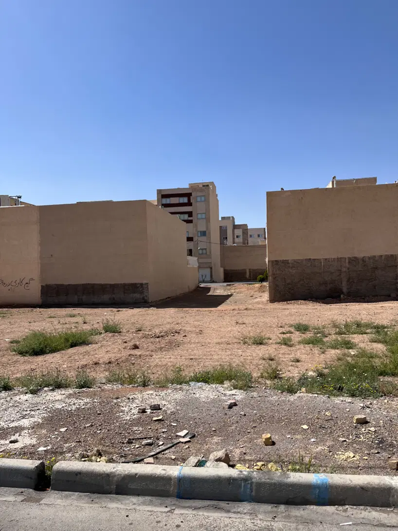 زمین فروشی