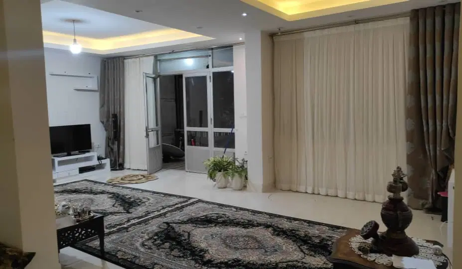 خانه ویلایی با 2طبقه مستقل 300متر بنا 100متر حیاط