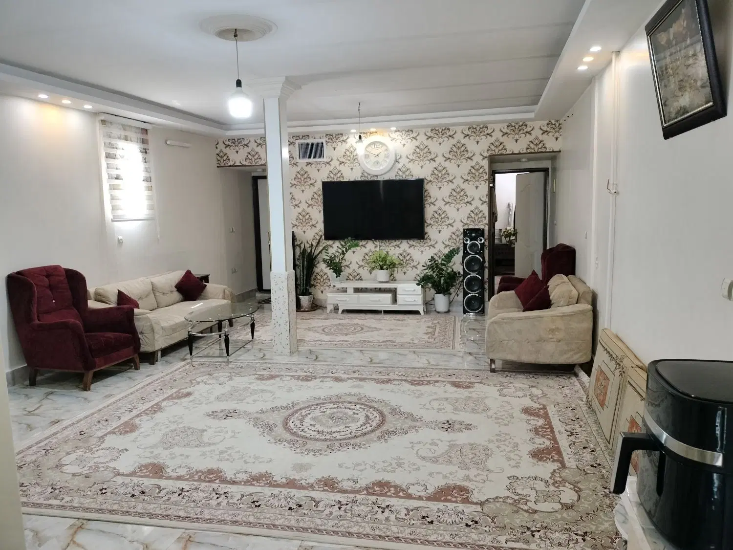 ساختمان سه طبقه اقبالیه