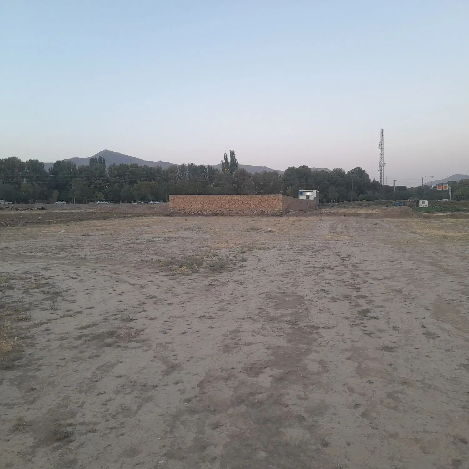 زمین خیابان دانشگاه نامیله