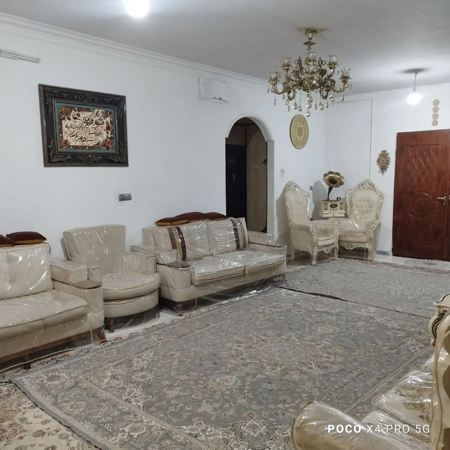90متر دوخوابه ممرجدا باصحن حیاط اختصاصی