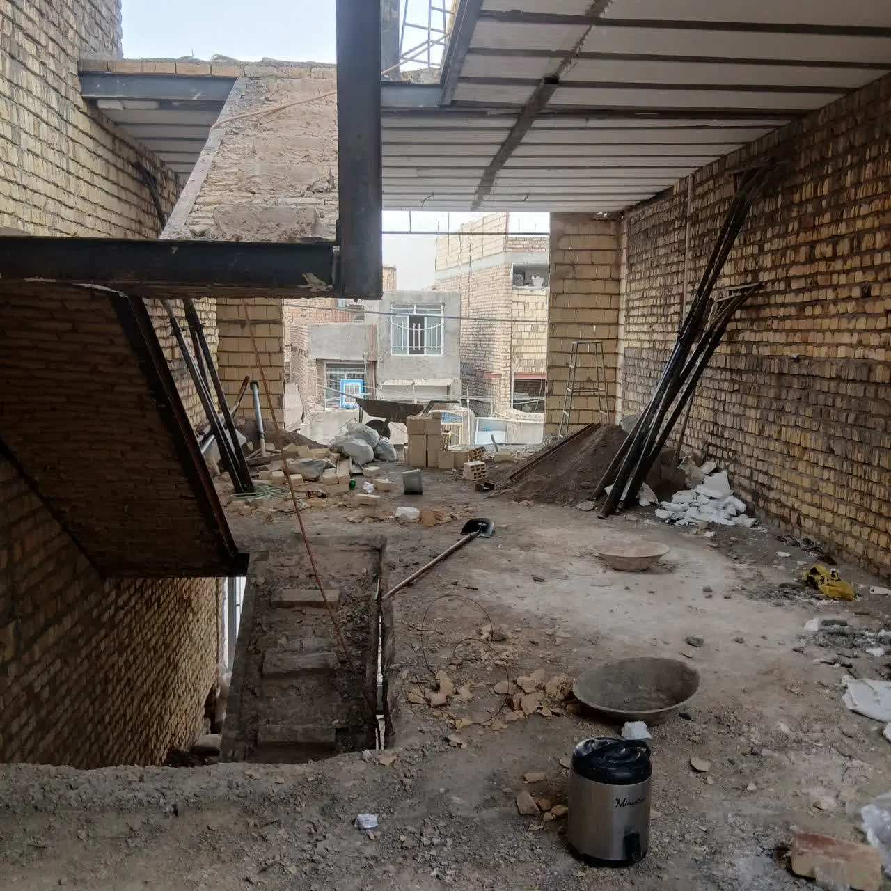 دوطبق نیمه کاره