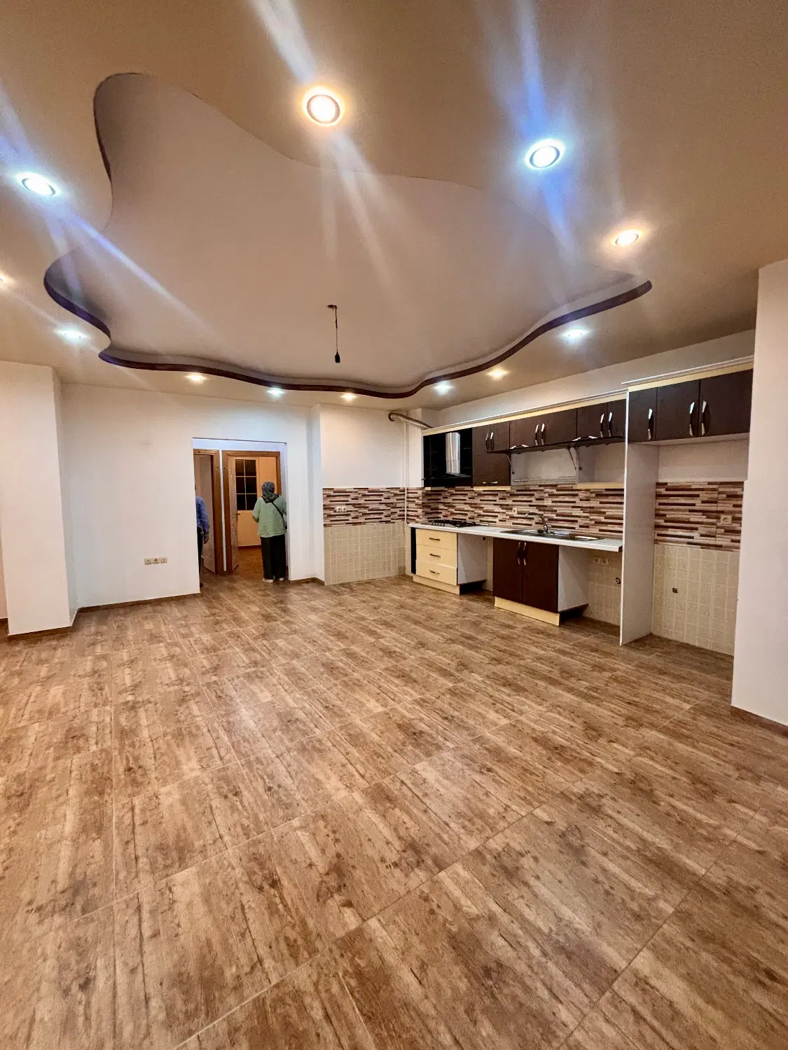 آپارتمان ۷۶ متر،خوش نقشه_پارکینگ اختصاصی و تراس‌