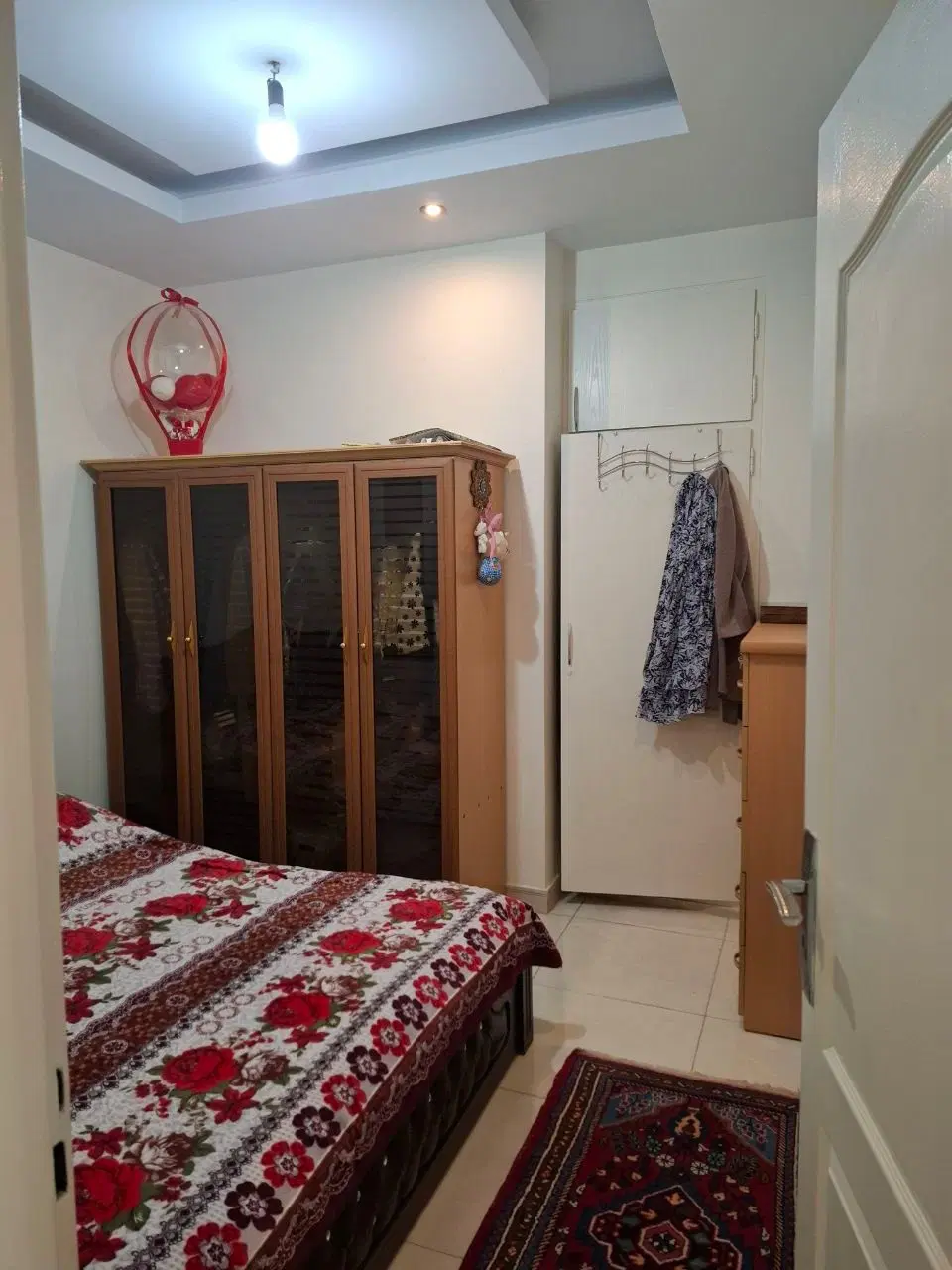 ۸۹ متر رو به نما (یاس غربی، نجات‌اللهی)