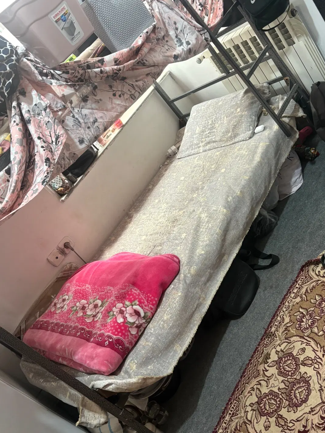خوابگاه دخترانه و پانسیون