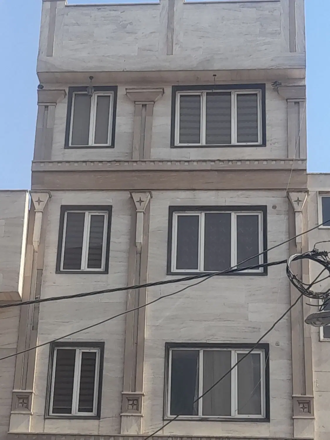همخونه یاهمخانه میپذیرم فقط(خانم)