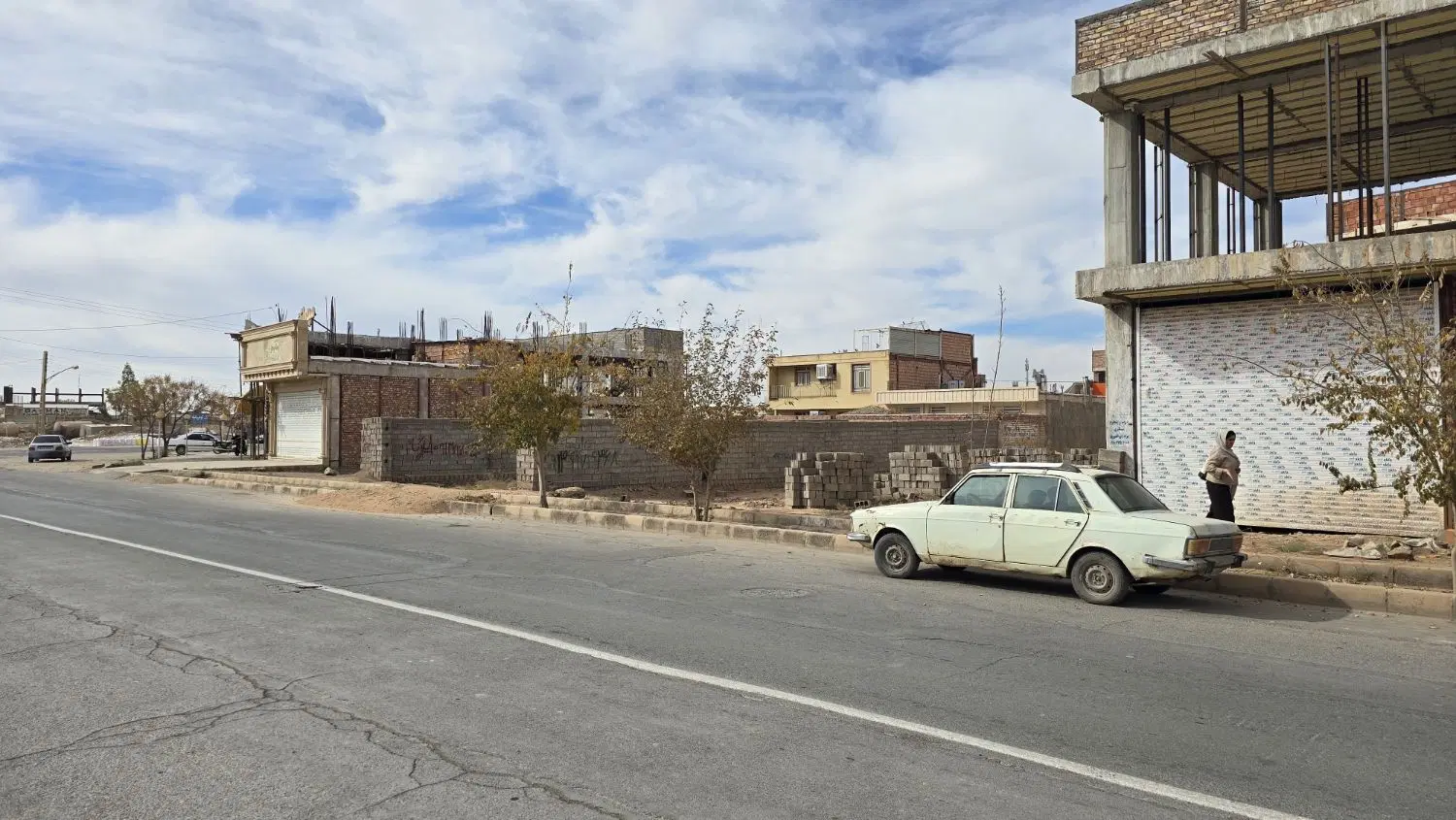 زمین بر خیابان پاسداران تجاری و مسکونی