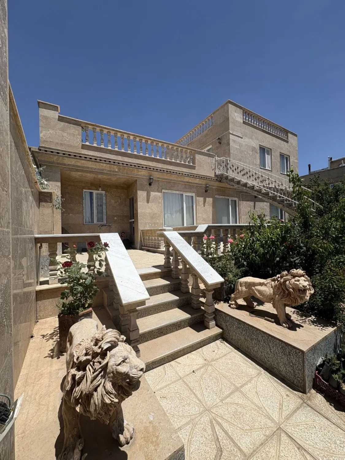 فروش ساختمان ویلایی لاکچری