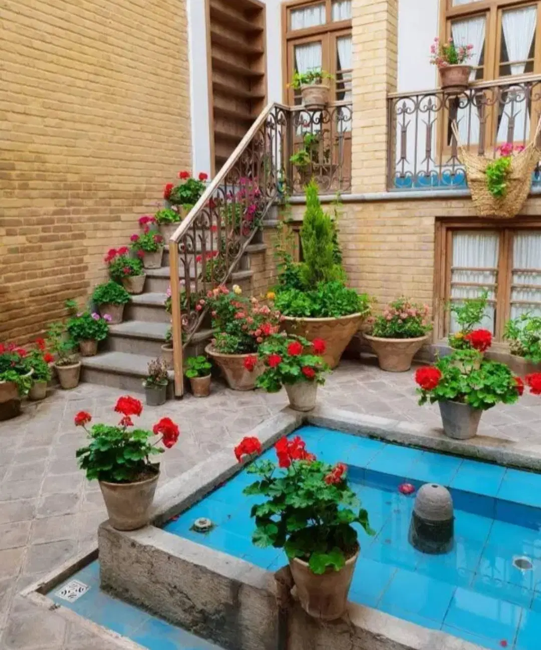 ۱۰۰ متر زمین مسکونی شادباد