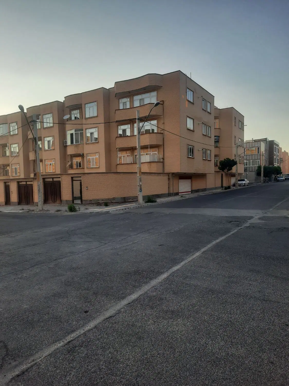 یک واحد آپارتمان در شهرک بهاران آذرشهر