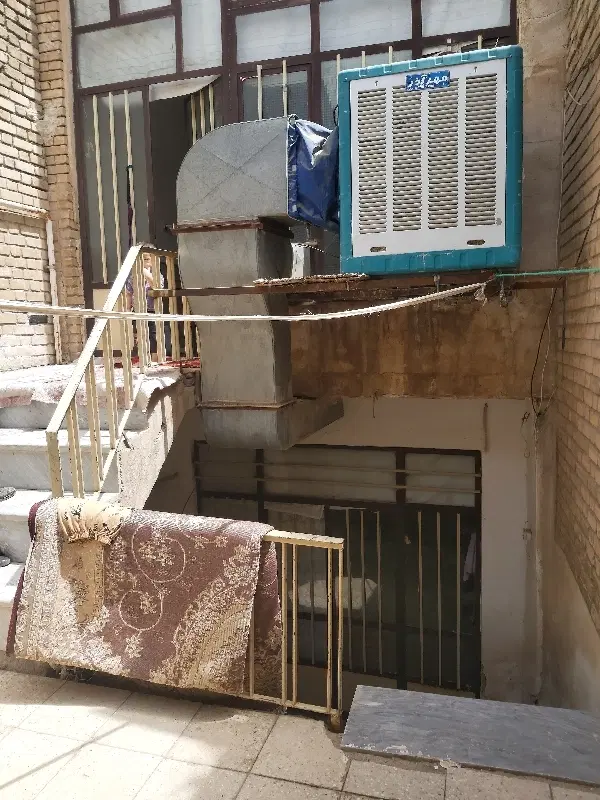 رهن کامل منزل دو طبقه با پارکینگ جهت اتباع