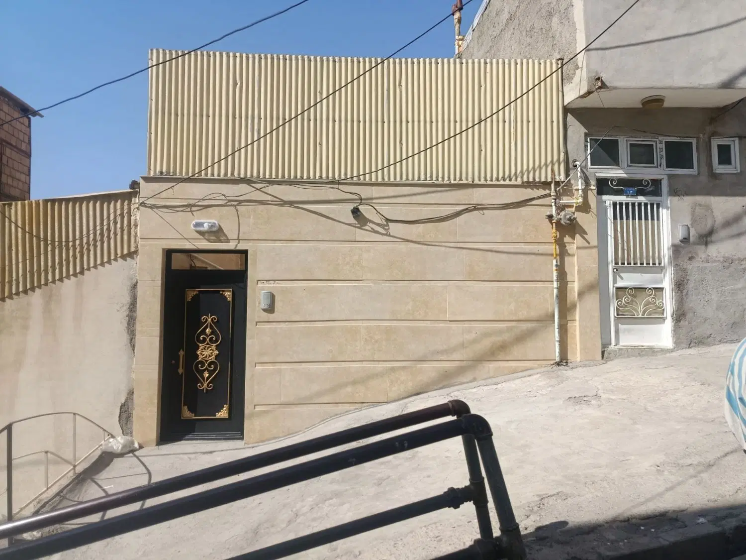 حیاط در طالقانی