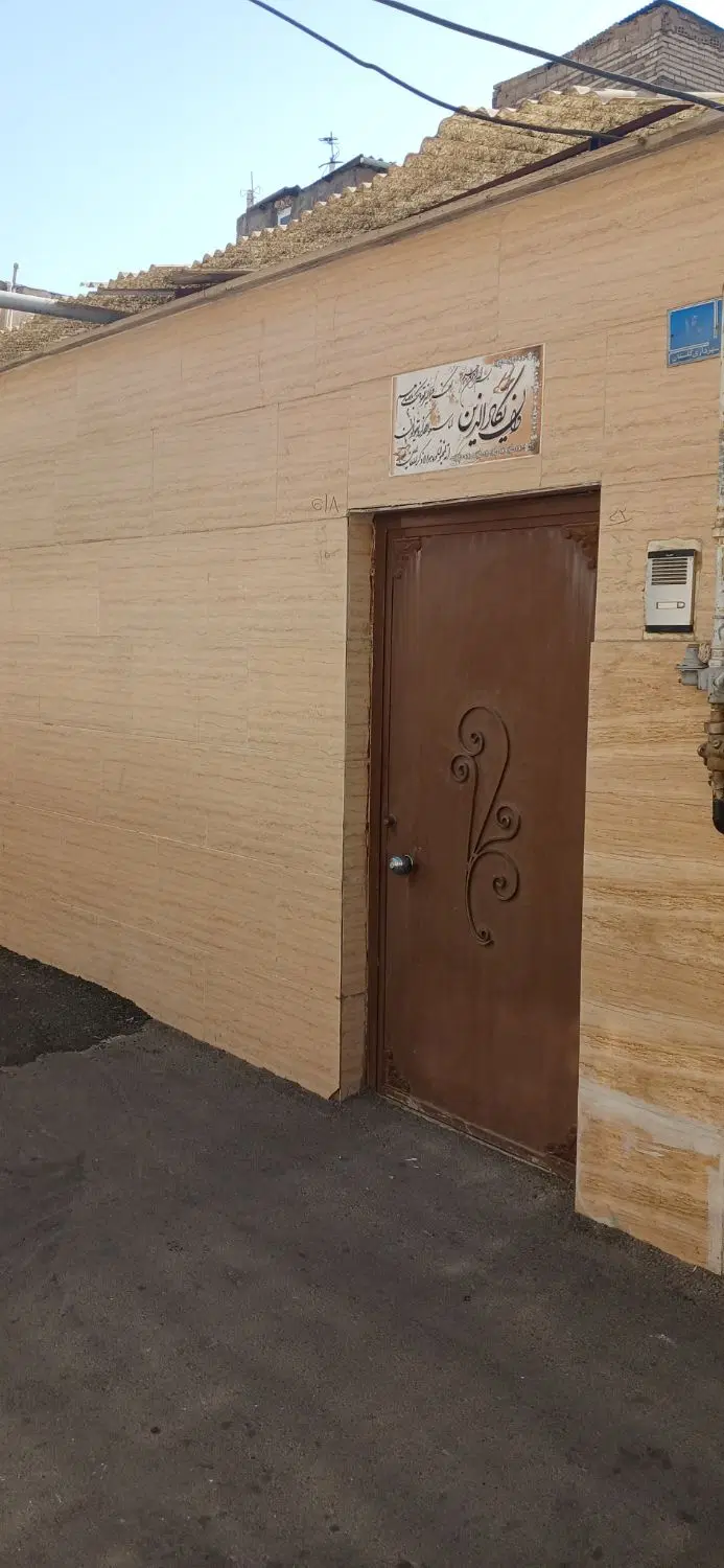 خانه حیاط دار ۶۵ متری قلعه میر