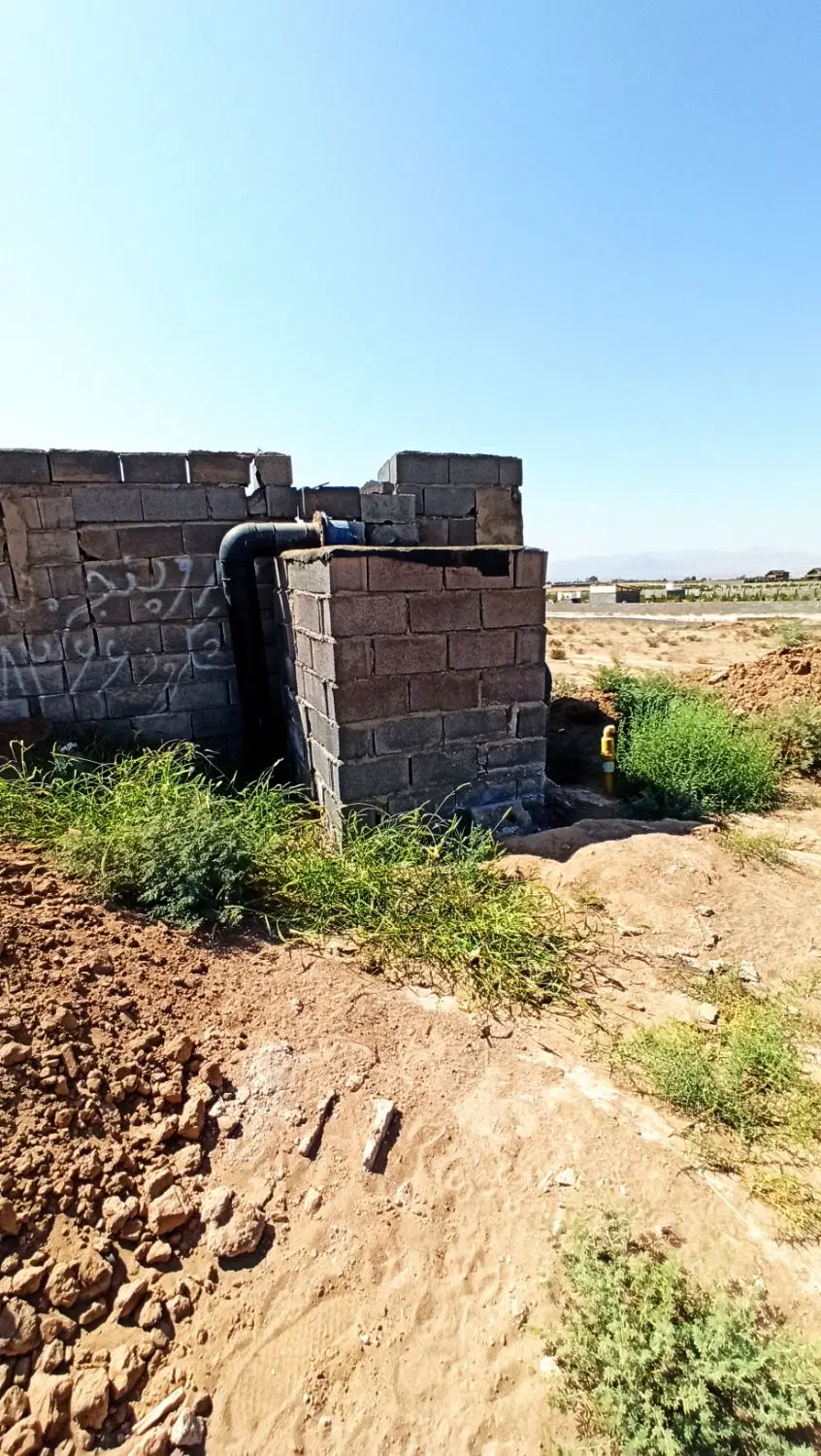 زمین ویلایی ۱۰۰۰ متری دارای آب برق گاز سند تک برگ