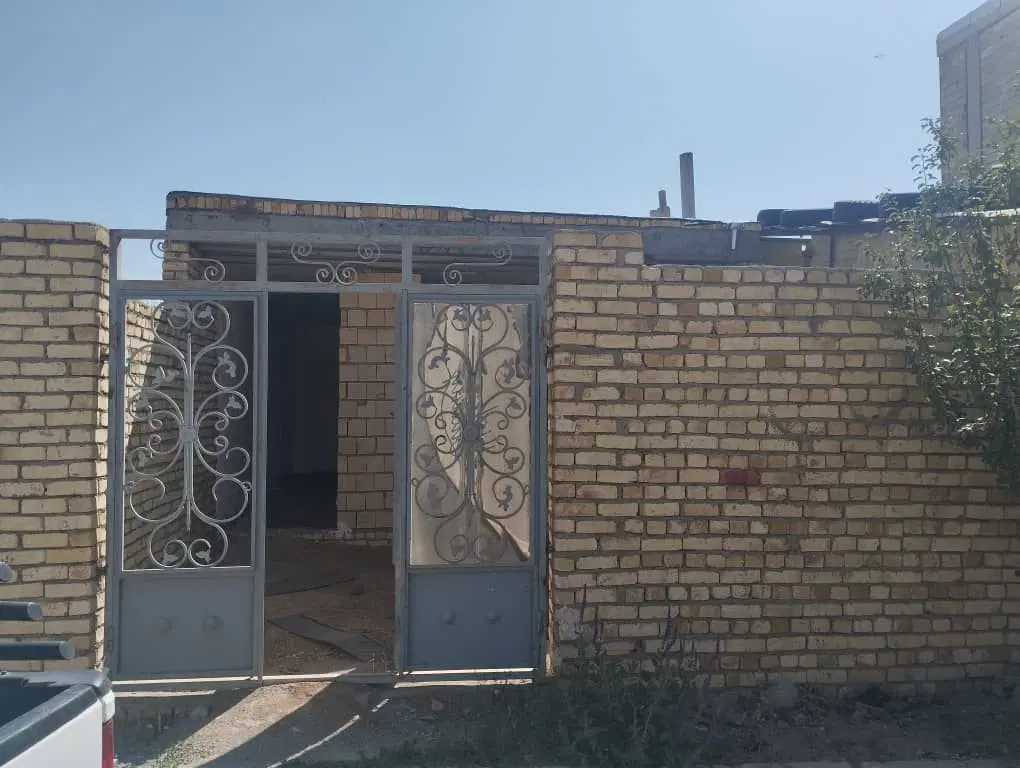 یه دستگاه ساختمان ویلایی نیمه کاره